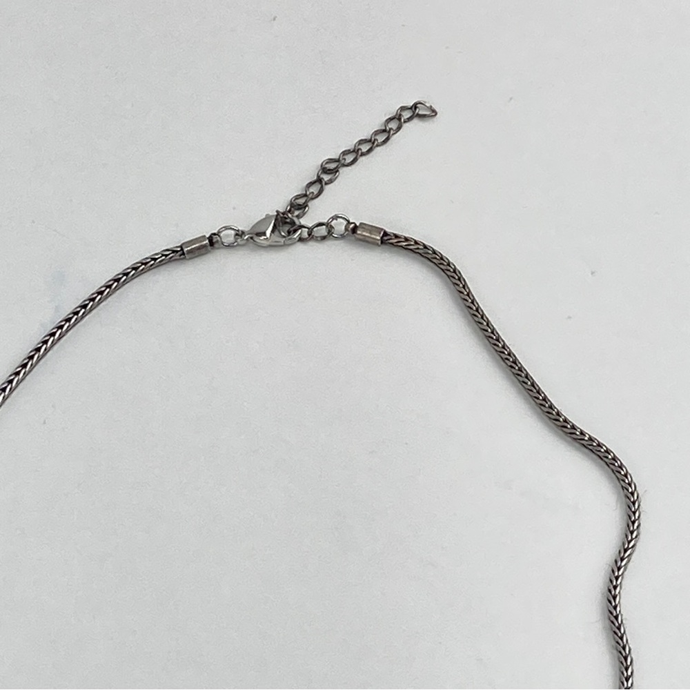 VTG black and silver tone necklace with a square pendant - Picture 5 of 11
